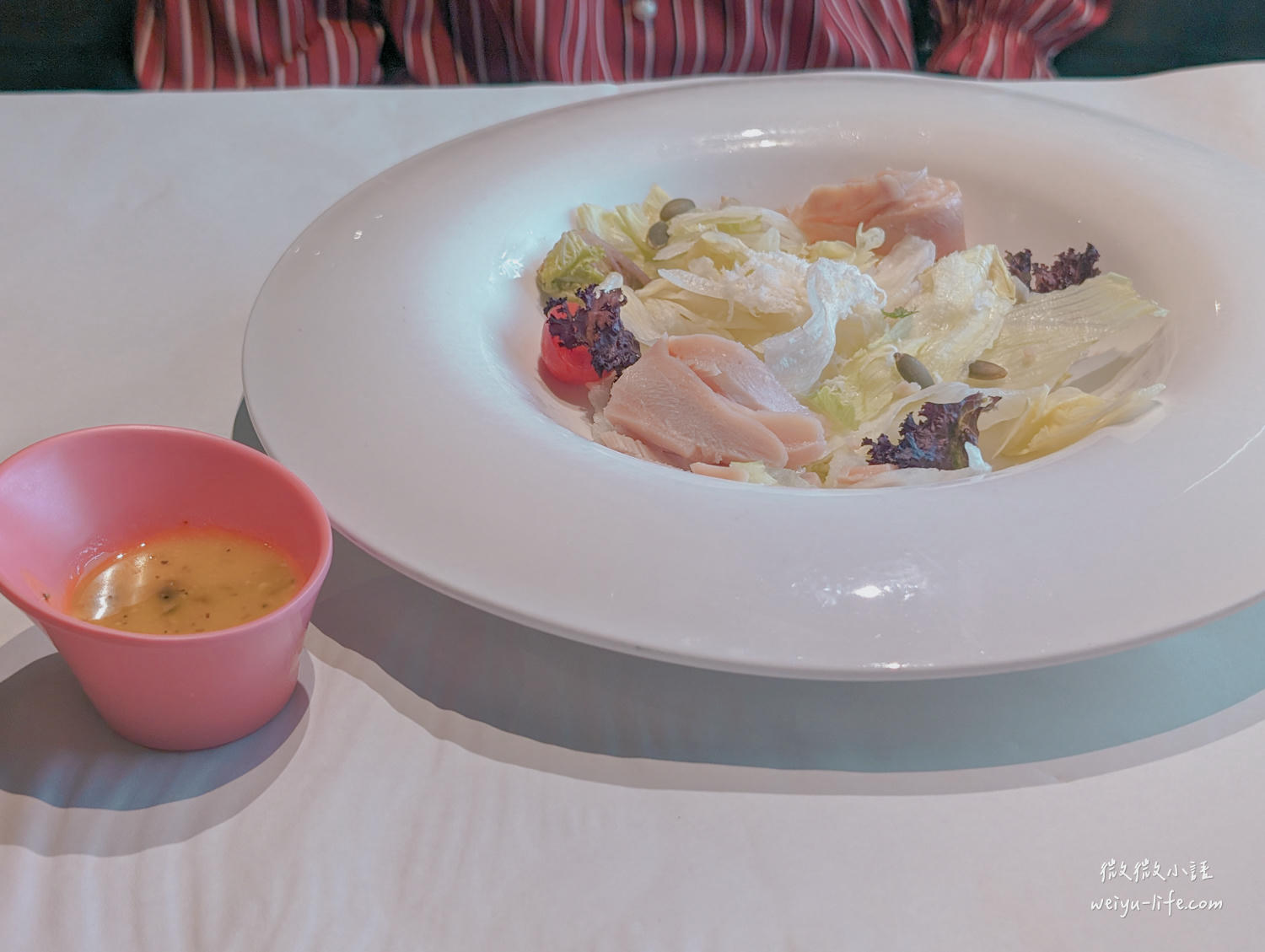 桃園中壢美食|TASTy 西堤牛排 中壢中山店/楊梅中山北店.王品旗下西餐廳,節慶好選擇 - 第13張圖 TASTy西堤牛排 楊梅中山北店 燻雞沙拉佐澄汁醬