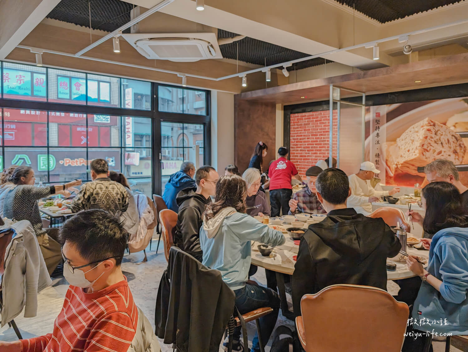 台北中山美食|阿城鵝肉 吉林店。連 5 年米其林必比登推薦!平價又好吃的台北鵝肉名店 - 第13張圖 阿城鵝肉用餐環境