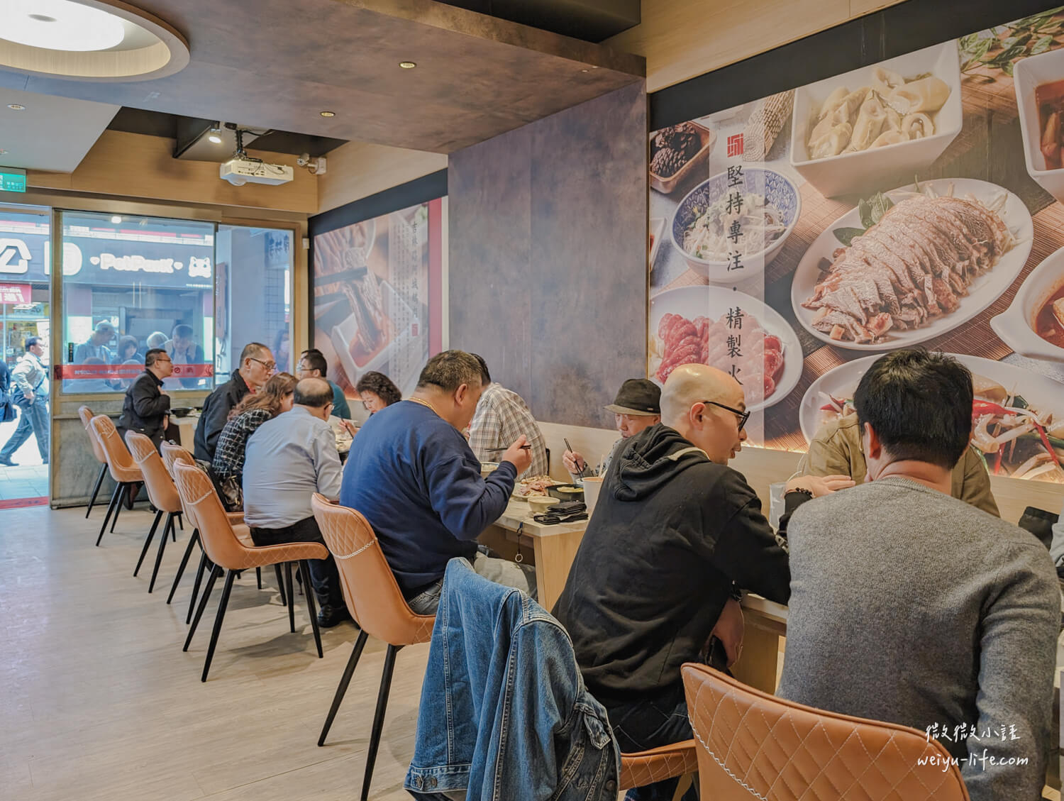 台北中山美食|阿城鵝肉 吉林店。連 5 年米其林必比登推薦!平價又好吃的台北鵝肉名店 - 第7張圖 阿城鵝肉用餐環境