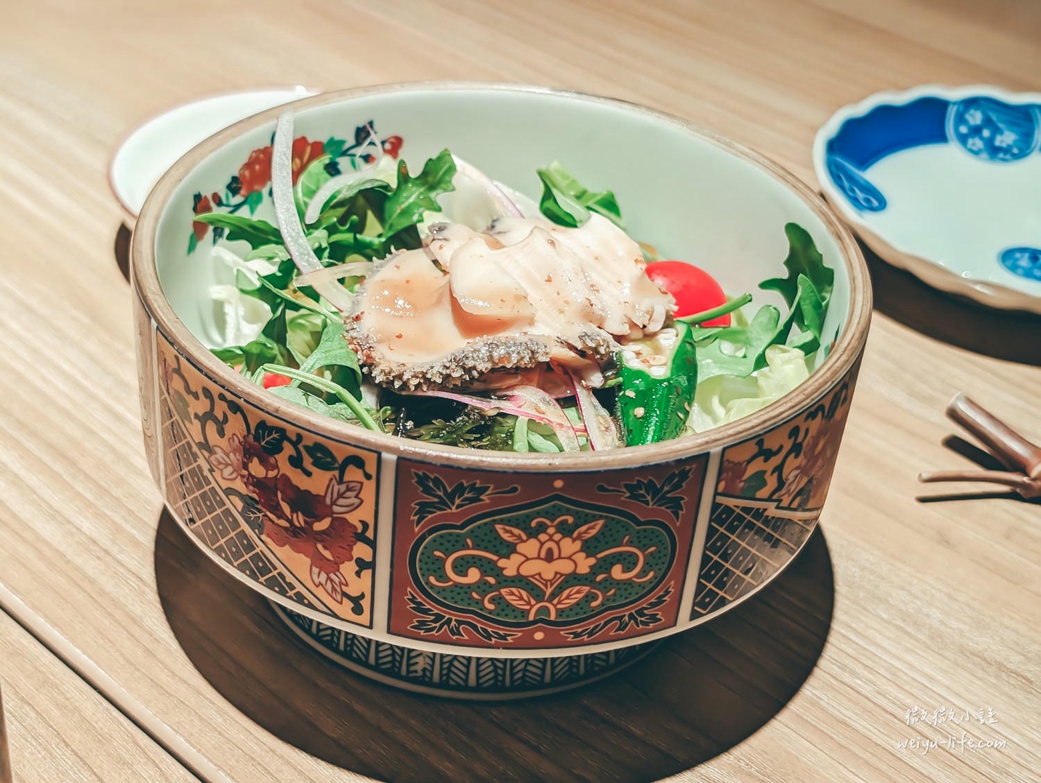 坐著做。日本料理 沙拉