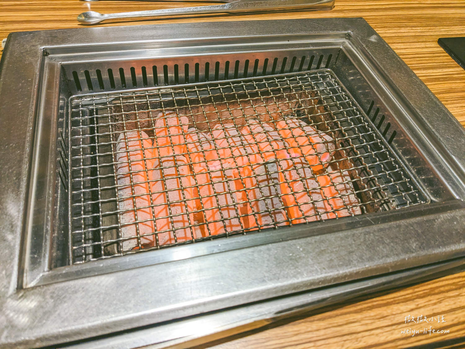 木村堂-燒肉食べ放題（平鎮店）是炭火燒烤，使用黑金剛炭精
