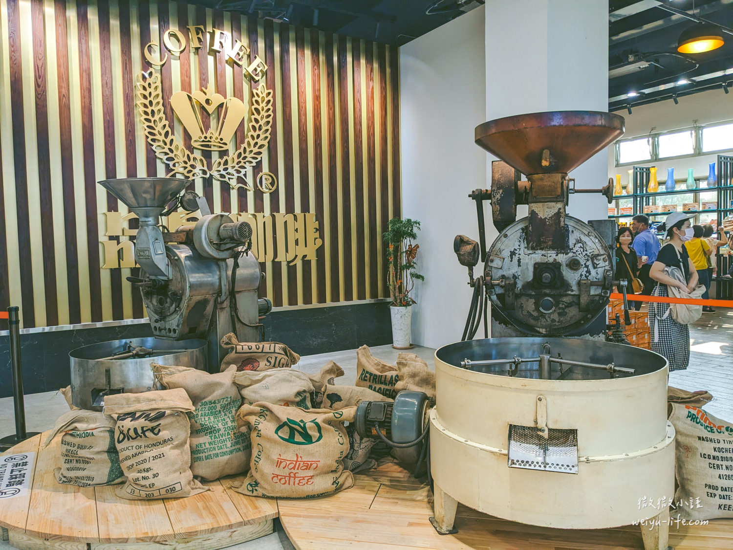 嘉義品皇咖啡觀光工廠烘豆機展示