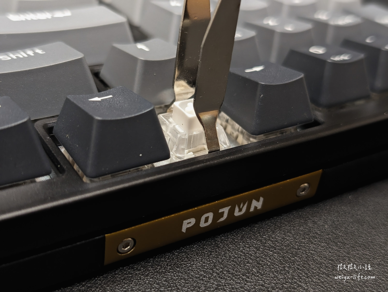 波軍 POJUN PK02 PRO 機械式鍵盤淺霧黑使用可熱插拔軸體