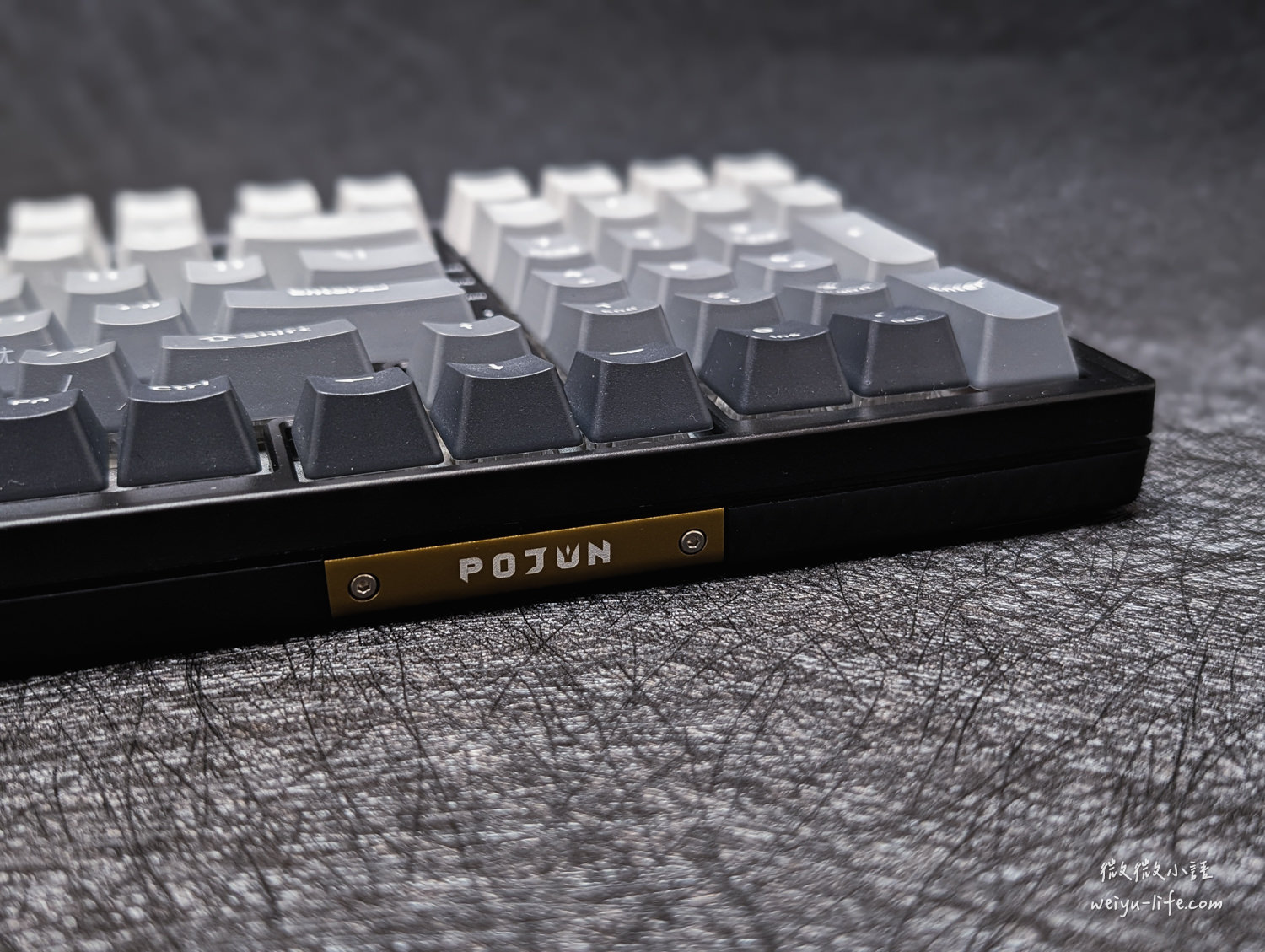 波軍 POJUN PK02 PRO 機械式鍵盤淺霧黑鋁合金銘板