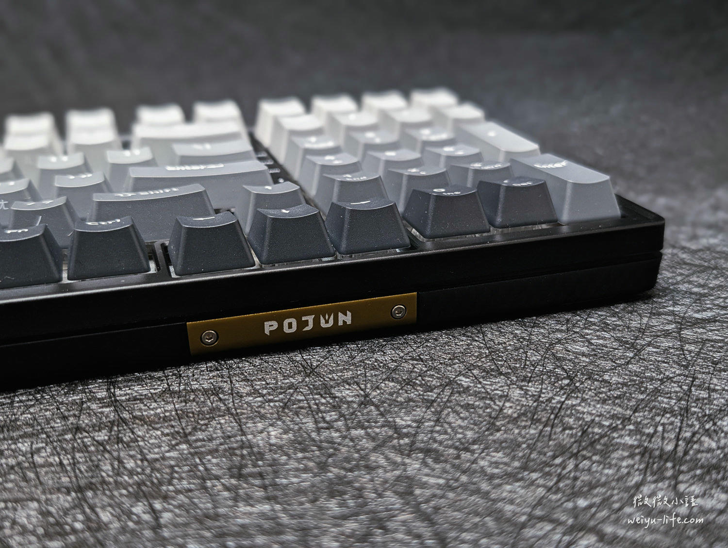 好物開箱|波軍 POJUN PK02 RGB PRO 淺霧黑機械式鍵盤.你的鍵盤夠特別嗎? - 第22張圖 波軍 POJUN PK02 PRO 機械式鍵盤淺霧黑鋁合金銘板