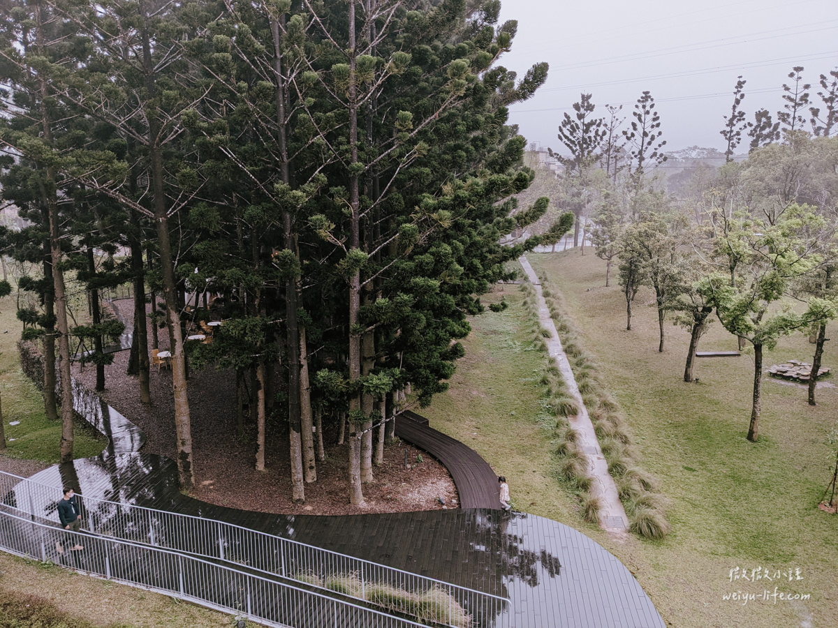 桃園龍潭景點|雄獅文具想像力製造所.最美觀光工廠!透過 8 大展區激發孩子的色彩創造力 - 第132張圖 雄獅文具想像力製造所戶外有佔地2700坪的森林